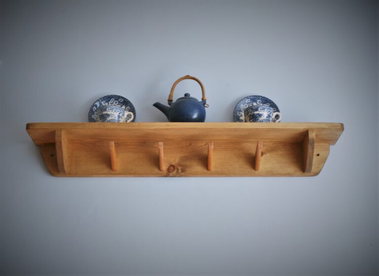 Kitchen shelf with hooks